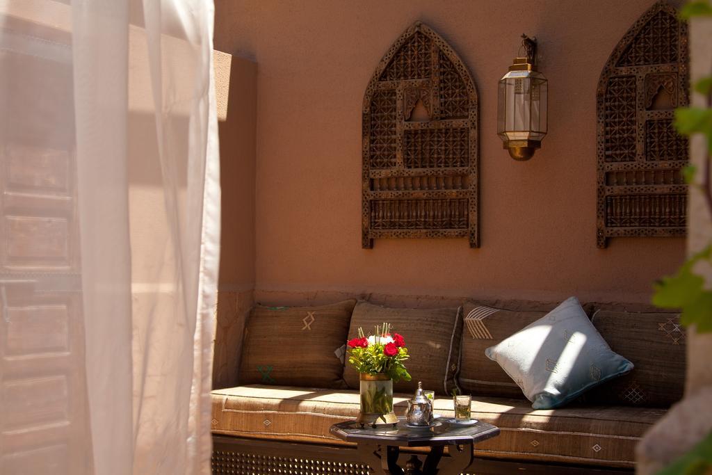 ホテル パレ ド ロ Ouled Jelal エクステリア 写真